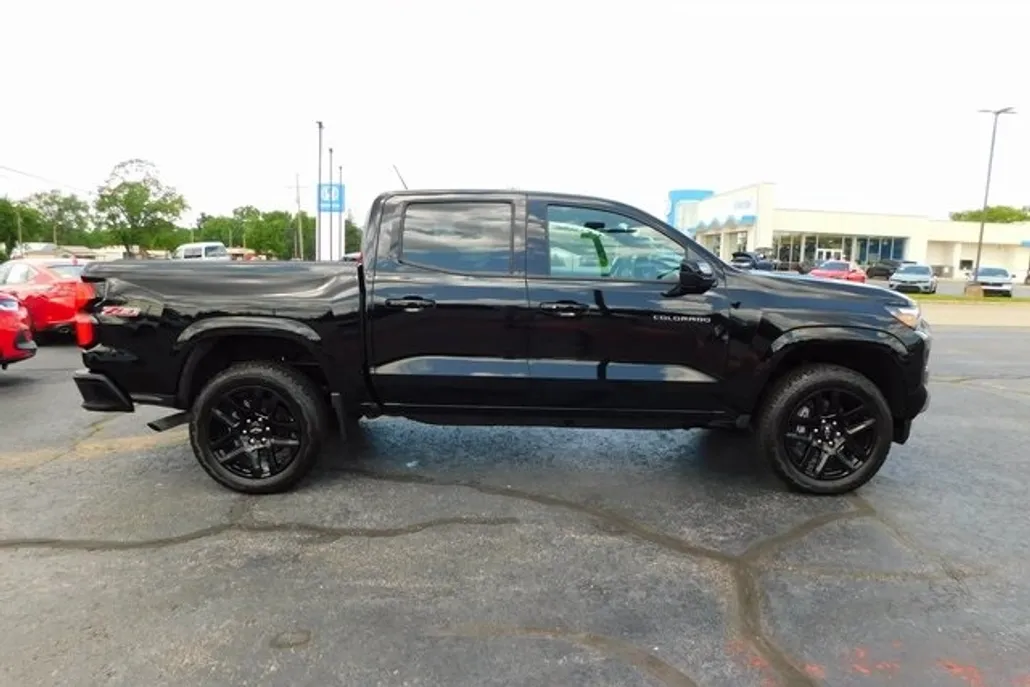 2025 Chevrolet Colorado Z71 photo 1