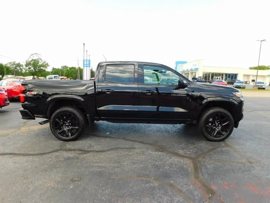 2025 Chevrolet Colorado Z71 photo 1