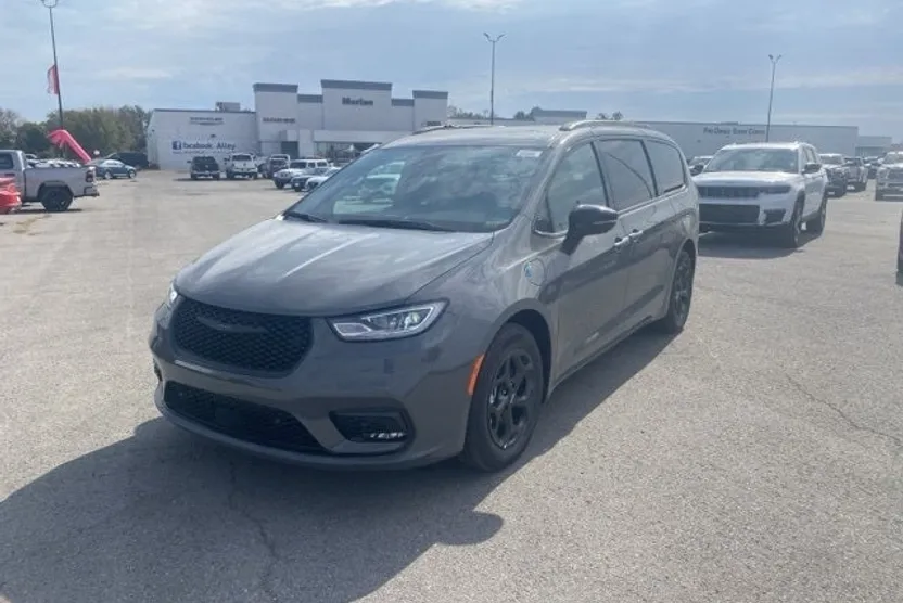 2025 Chrysler Pacifica Hybrid S Appearance photo 1