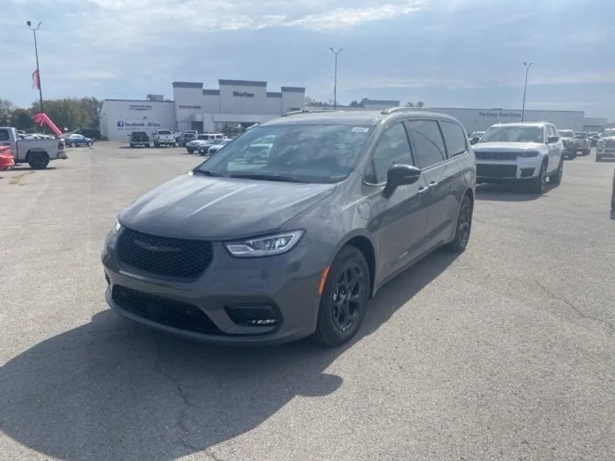 2025 Chrysler Pacifica Hybrid S Appearance photo 1