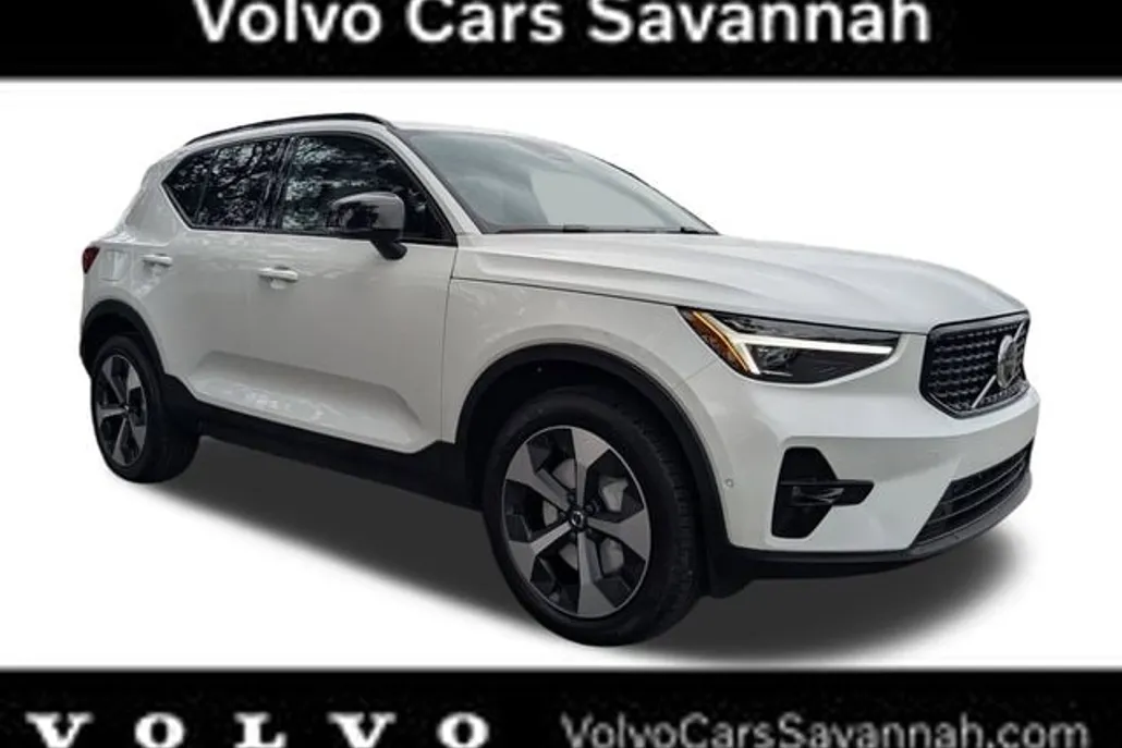 2026 Volvo XC40 Plus photo 1