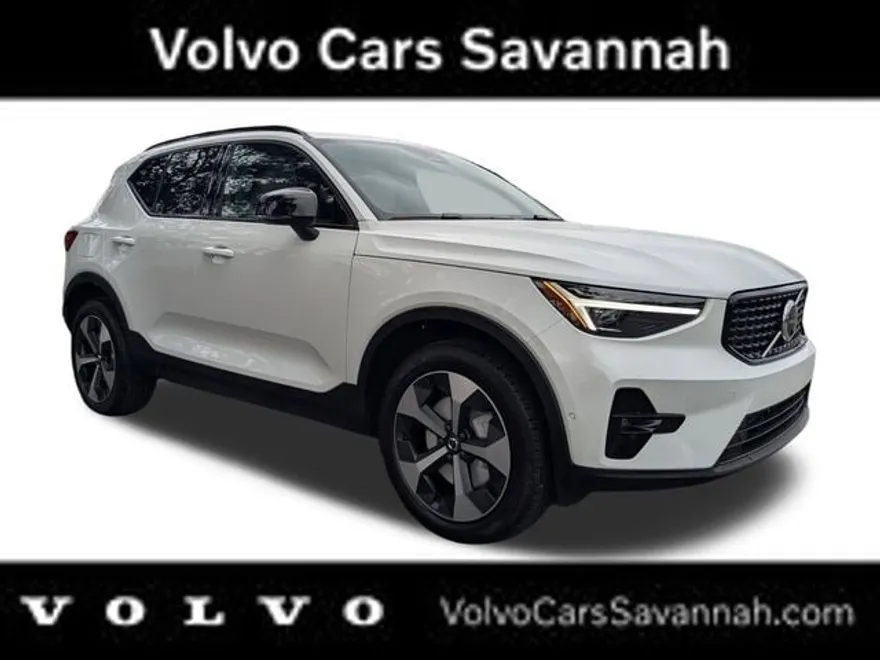 2026 Volvo XC40 Plus photo 1