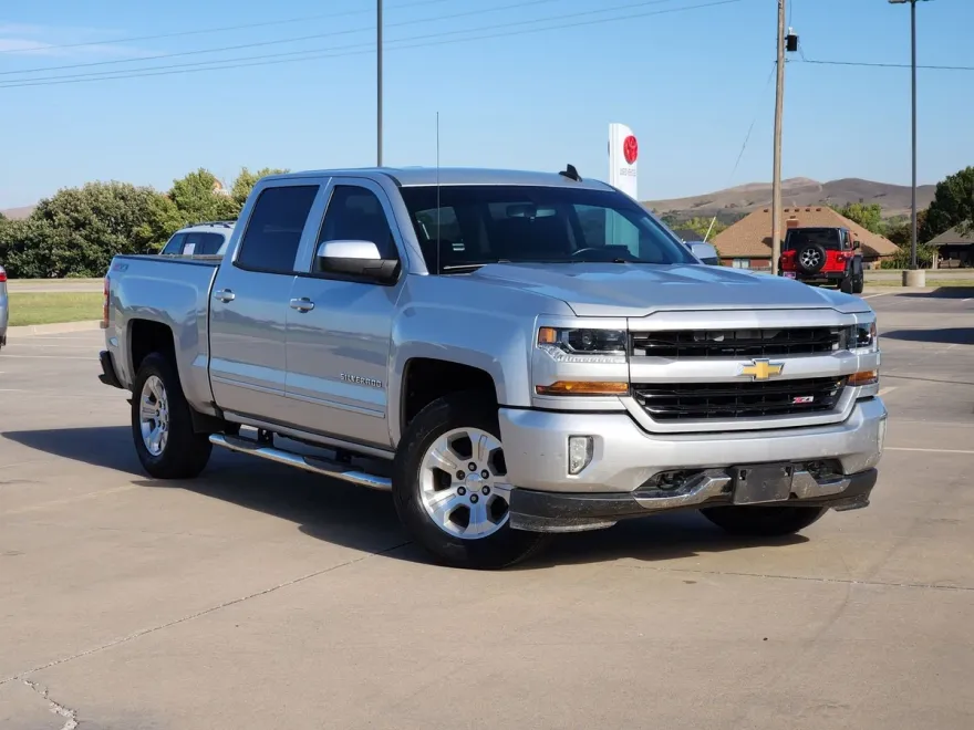 2017 Chevrolet Silverado 1500 LT2 photo 1