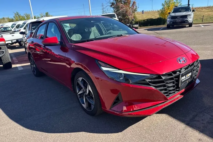 2023 Hyundai Elantra SEL photo 1