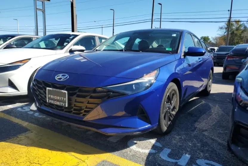 2021 Hyundai Elantra SEL photo 1