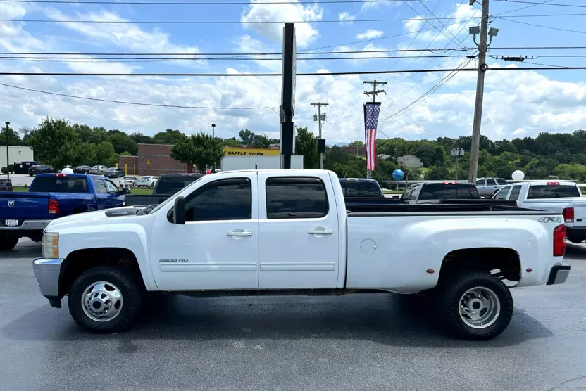 2011 Chevrolet Silverado 3500HD LTZ photo 1