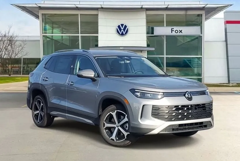 2025 Volkswagen Tiguan SE photo 1