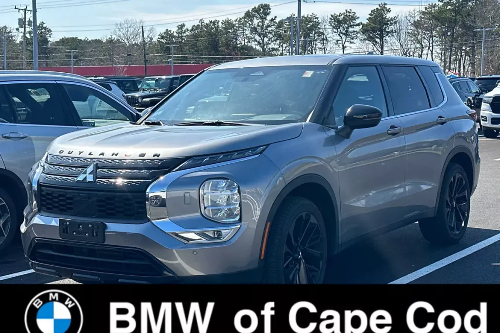 2022 Mitsubishi Outlander Black Edition photo 1