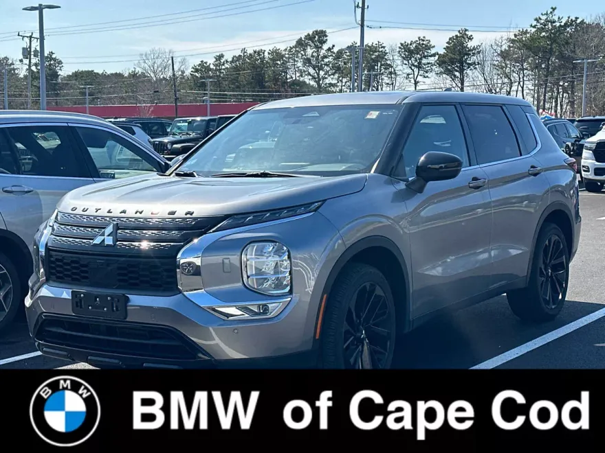 2022 Mitsubishi Outlander Black Edition photo 1