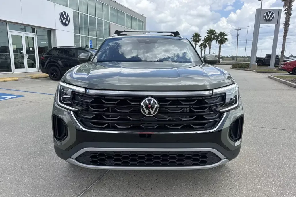 2026 Volkswagen Atlas Cross Sport SE Technology photo 1