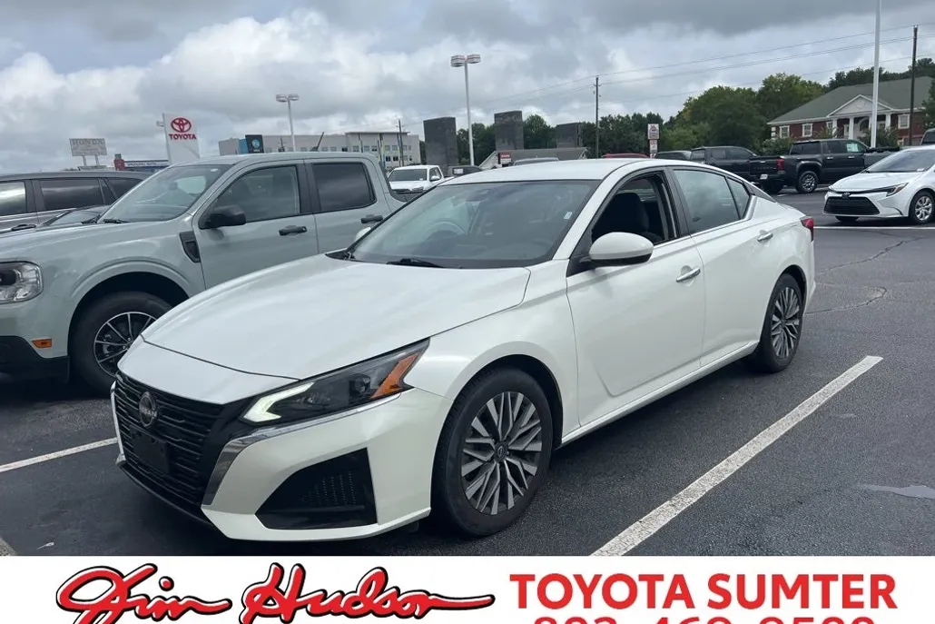 2023 Nissan Altima 2.5 SV photo 1