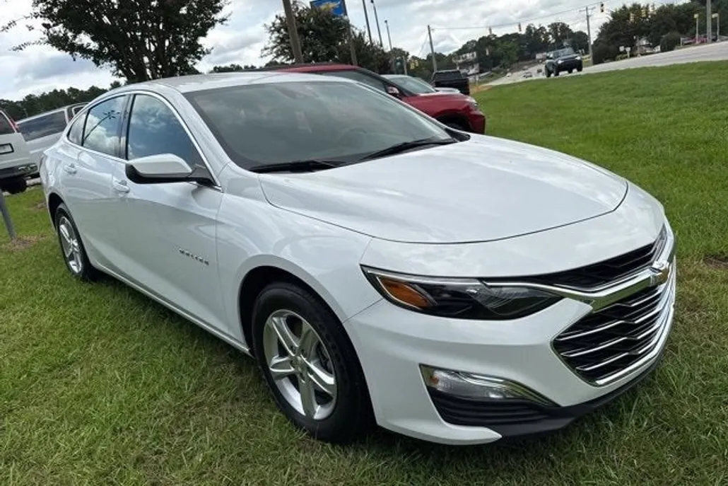 2024 Chevrolet Malibu LS photo 1