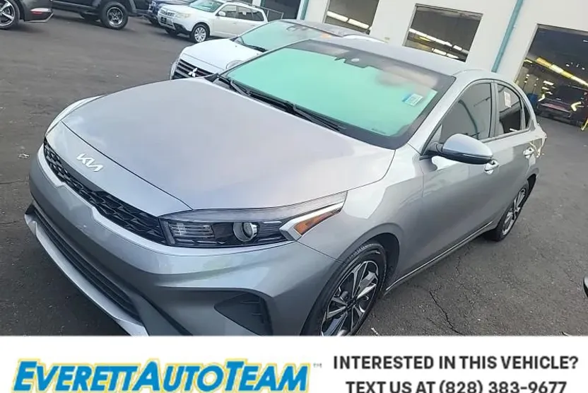 2023 Kia Forte LXS photo 1