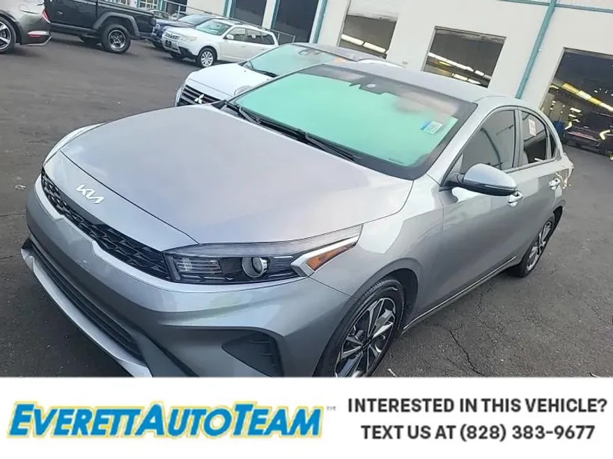 2023 Kia Forte LXS photo 1