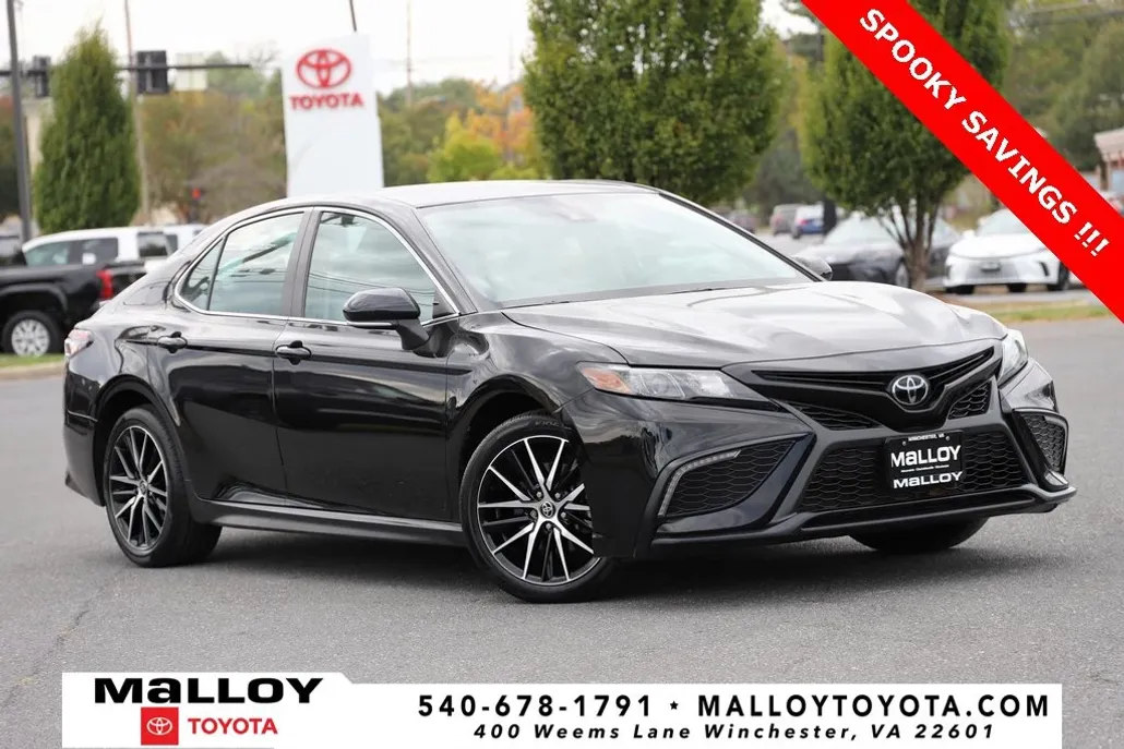 2022 Toyota Camry SE photo 1