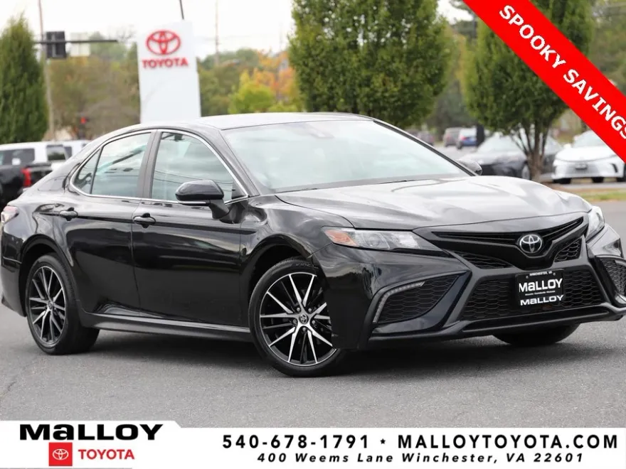 2022 Toyota Camry SE photo 1