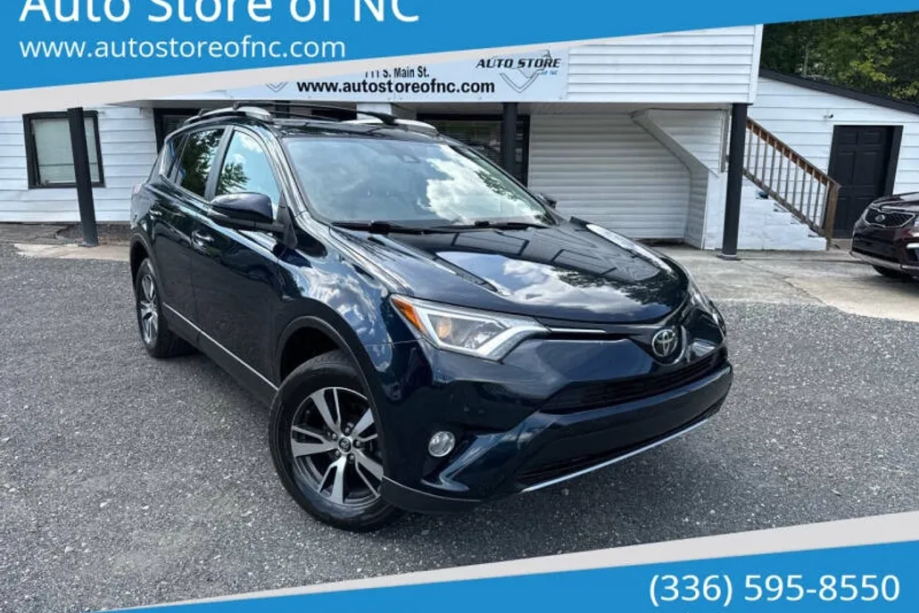 2017 Toyota RAV4 XLE photo 1