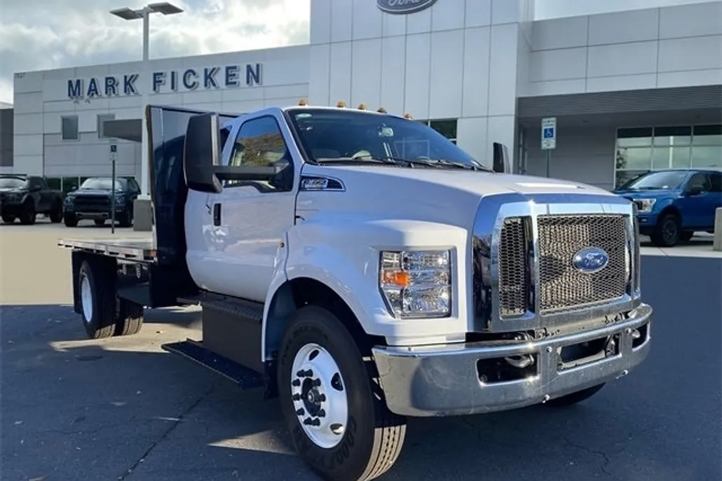 2025 Ford F-650 Base photo 1