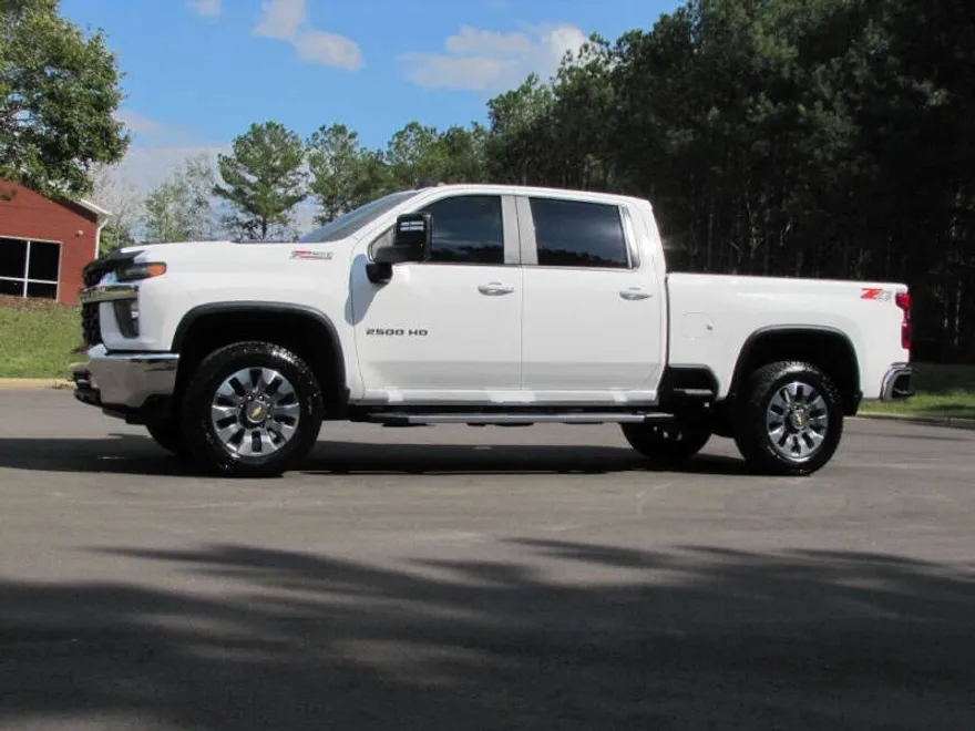 2023 Chevrolet Silverado 2500HD LT photo 1