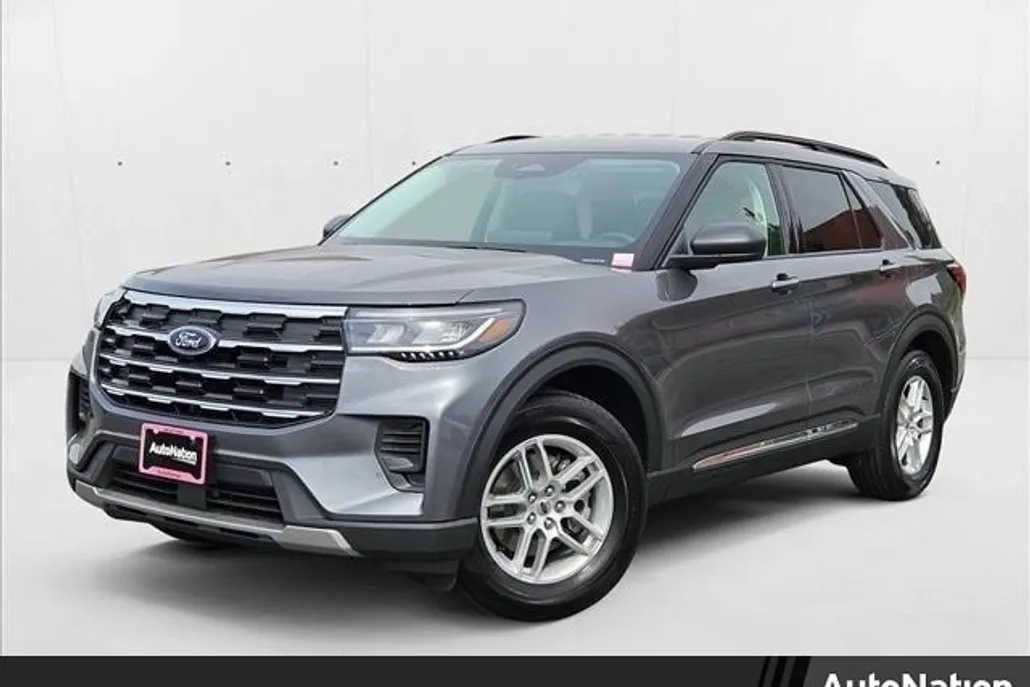 2025 Ford Explorer photo 1