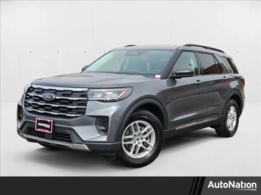 2025 Ford Explorer photo 1