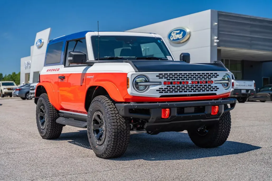 2025 Ford Bronco First Edition photo 1