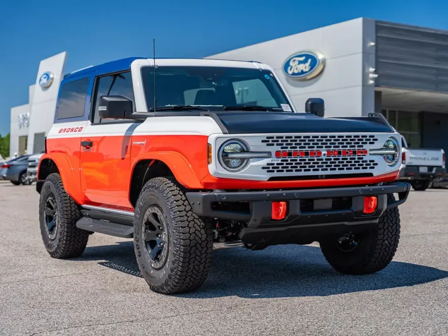 2025 Ford Bronco First Edition photo 1