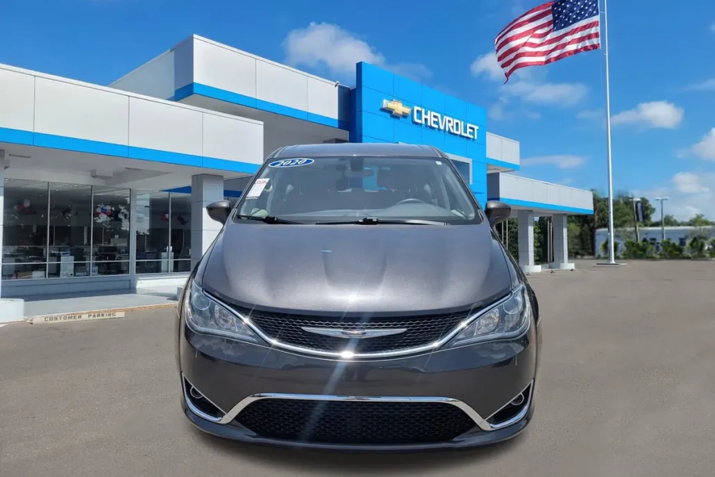 2020 Chrysler Pacifica Touring photo 1