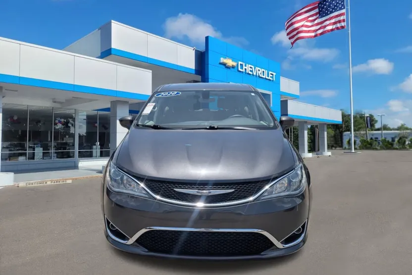 2020 Chrysler Pacifica Touring photo 1