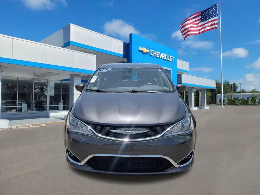 2020 Chrysler Pacifica Touring photo 1