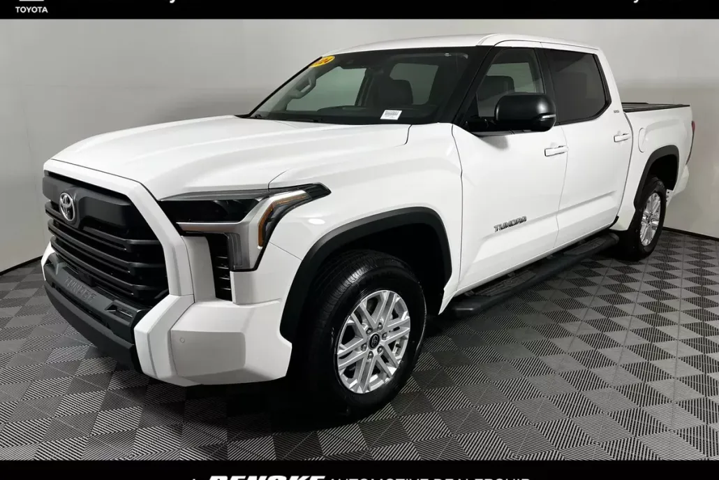 2024 Toyota Tundra SR5 photo 1