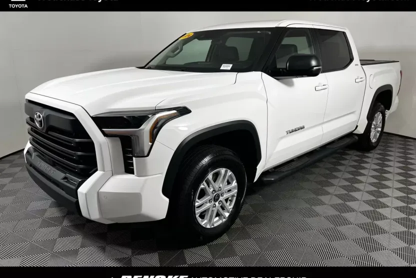 2024 Toyota Tundra SR5 photo 1