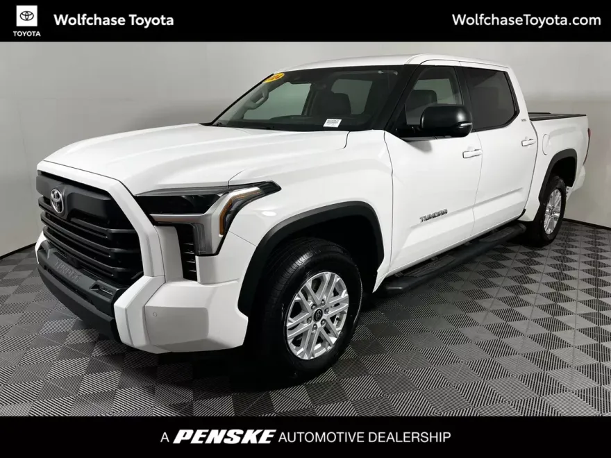 2024 Toyota Tundra SR5 photo 1