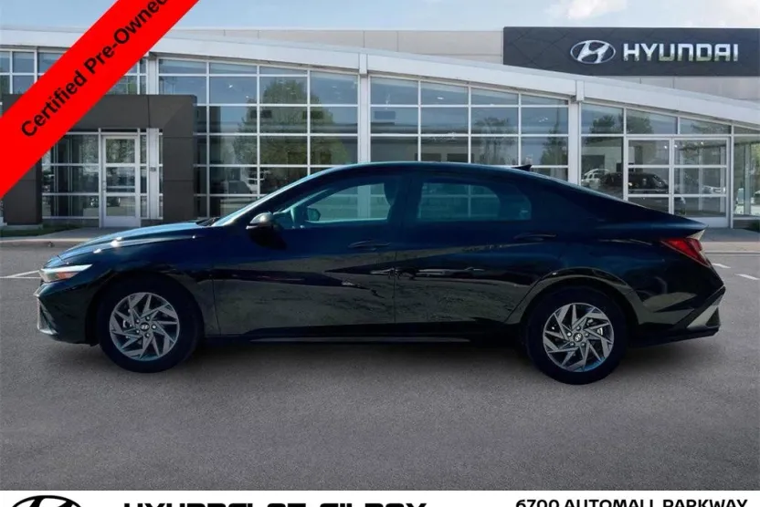 2024 Hyundai Elantra SEL photo 1
