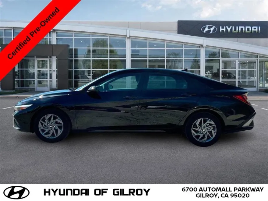 2024 Hyundai Elantra SEL photo 1