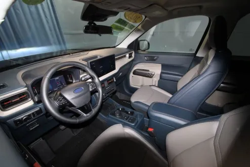 2025 Ford Maverick Lariat photo 2