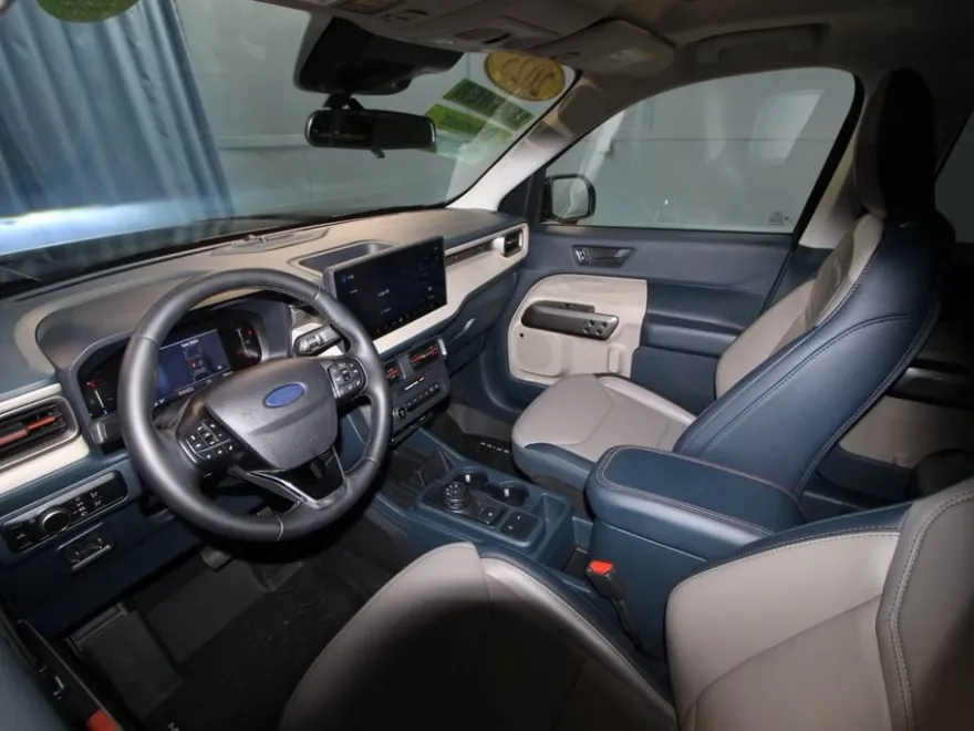 2025 Ford Maverick Lariat photo 2
