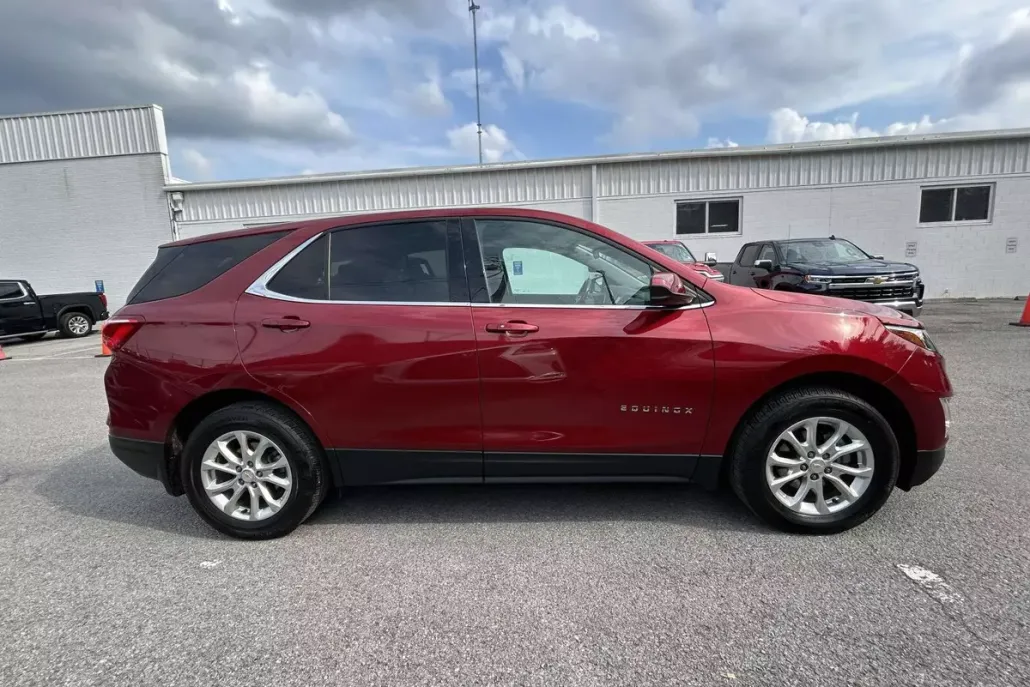 2020 Chevrolet Equinox LT photo 1
