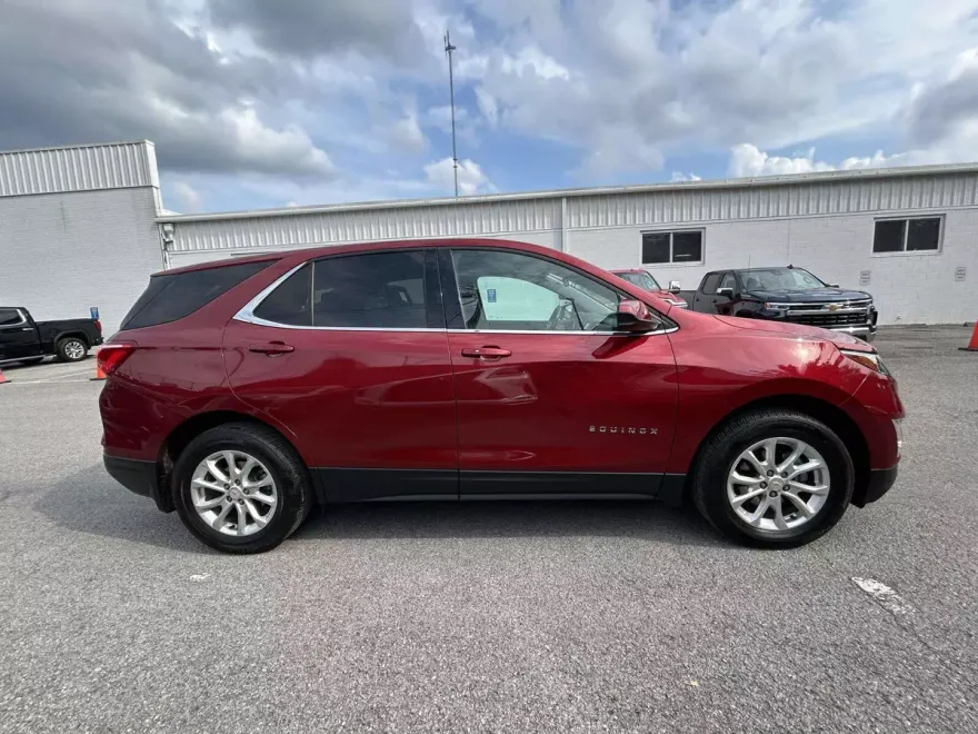 2020 Chevrolet Equinox LT photo 1