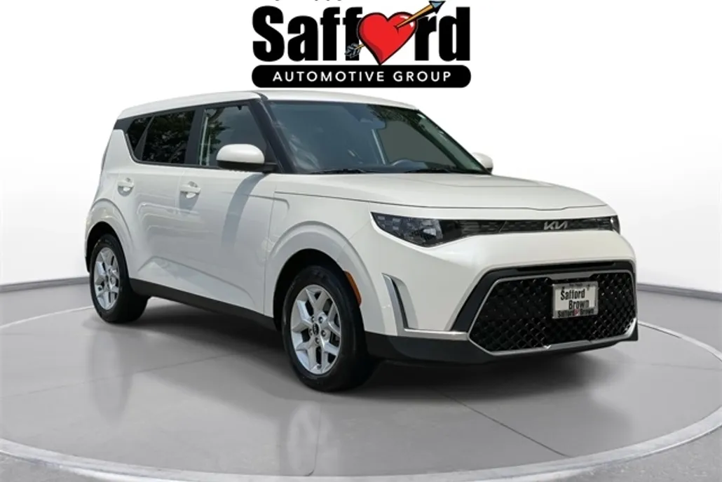 2023 Kia Soul LX photo 1
