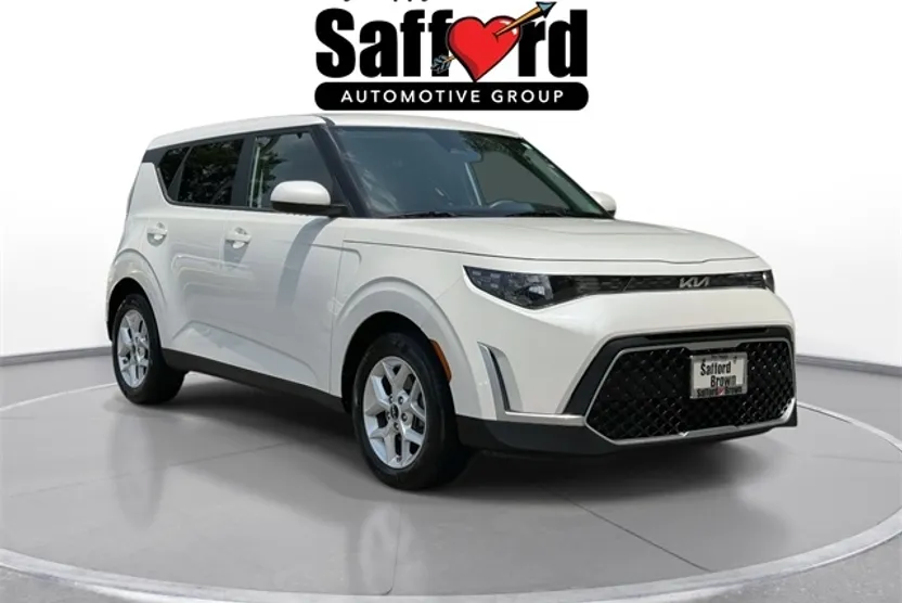 2023 Kia Soul LX photo 1