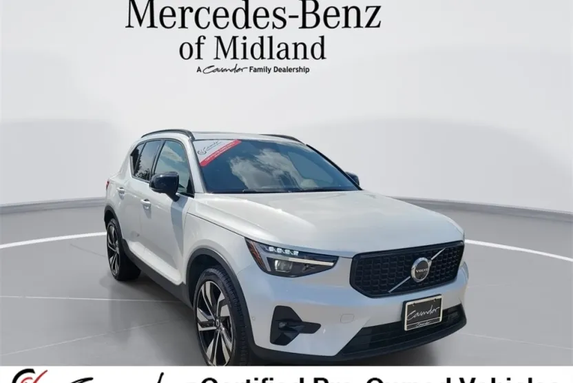2024 Volvo XC40 Ultimate photo 1