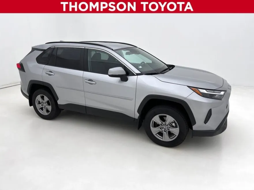 2024 Toyota RAV4 XLE photo 1