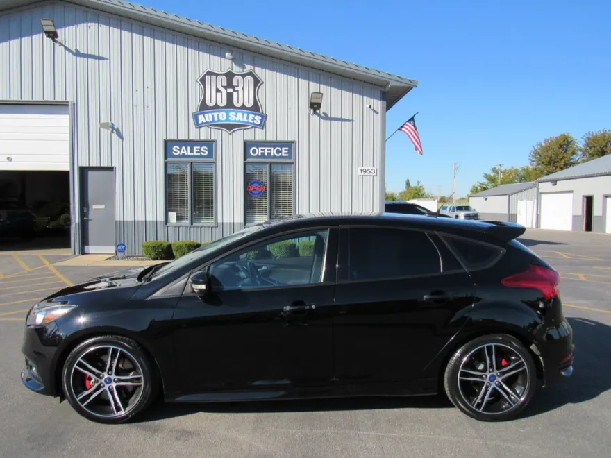 2018 Ford Focus ST photo 1