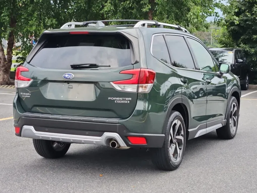 2022 Subaru Forester Touring photo 1