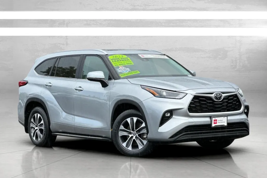 2023 Toyota Highlander XLE photo 1
