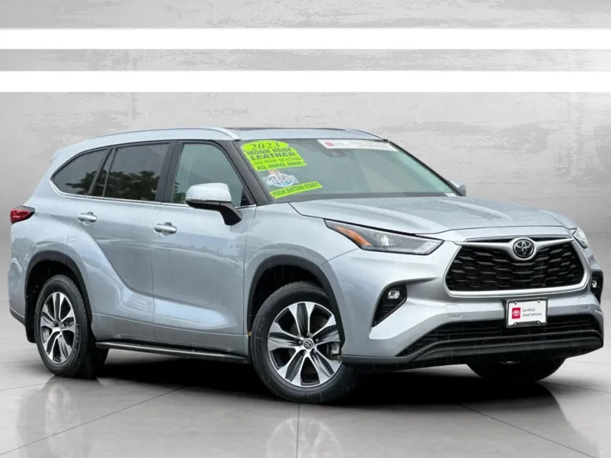 2023 Toyota Highlander XLE photo 1