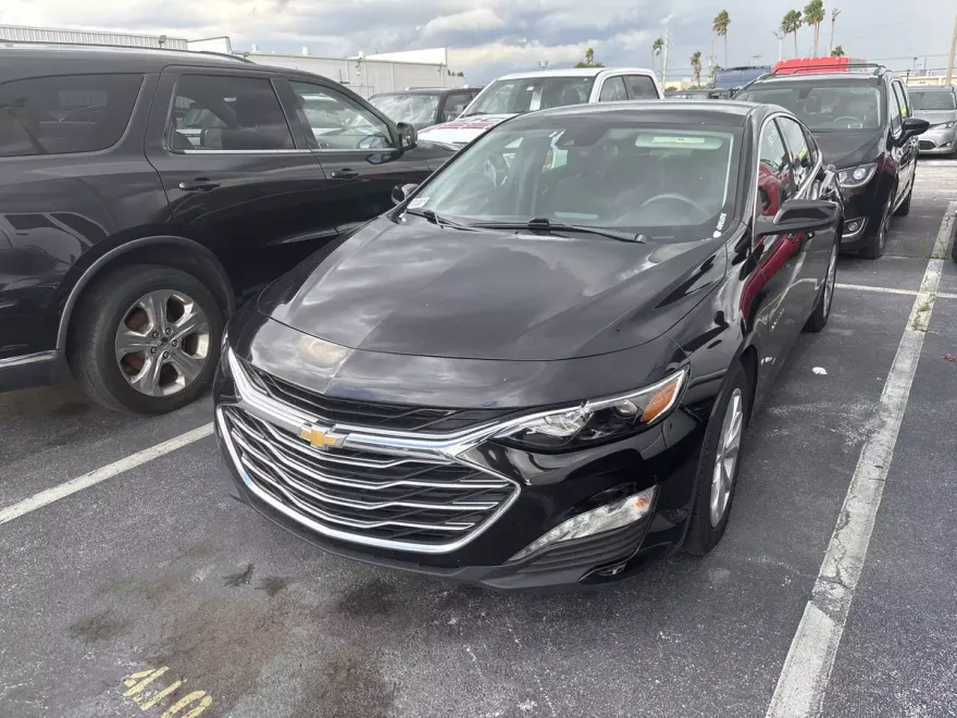 2024 Chevrolet Malibu 1LT photo 1