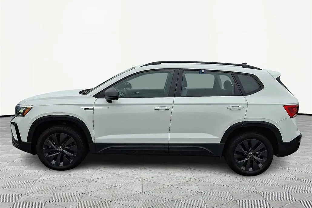 2022 Volkswagen Taos S photo 1