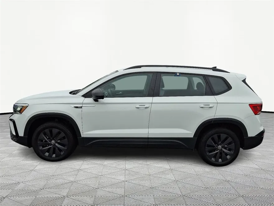 2022 Volkswagen Taos S photo 1